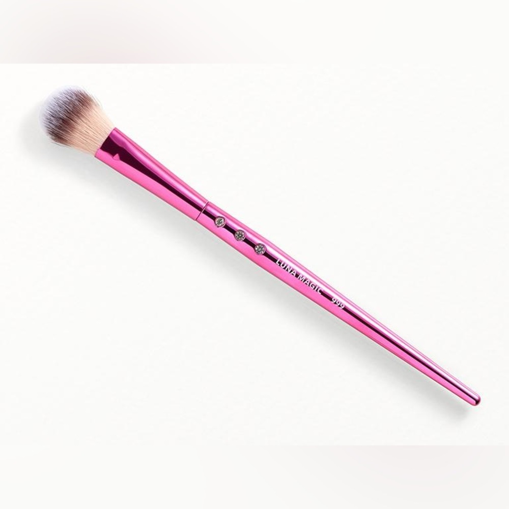 LUNA MAGIC | SUPERSTAR: 999 HIGHLIGHTER BRUSH